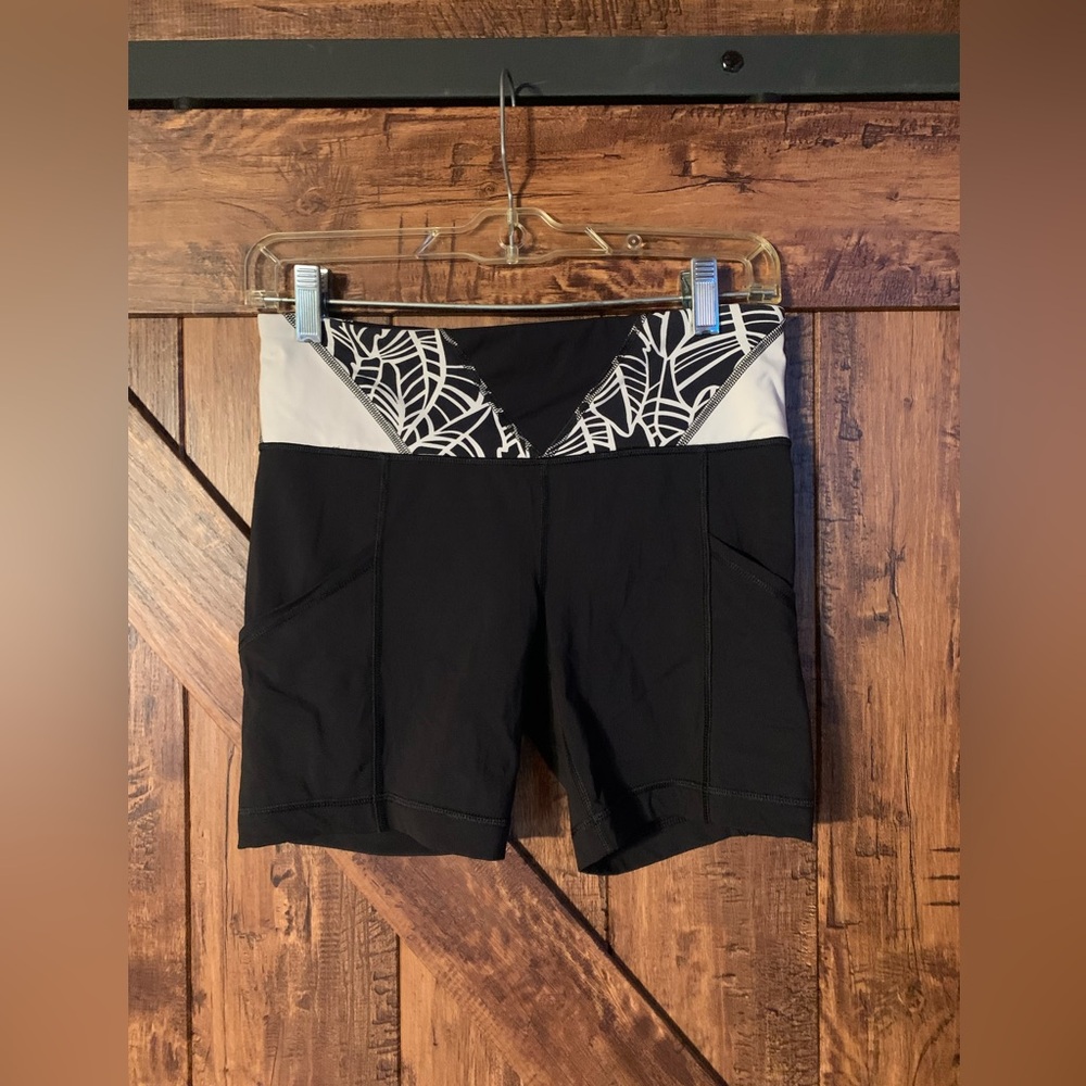 lululemon biker shorts size 6